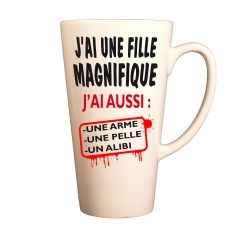 Grand Mug  humoristique j'ai une fille magnifique, j'ai aussi une arme, une pelle et un alibi...